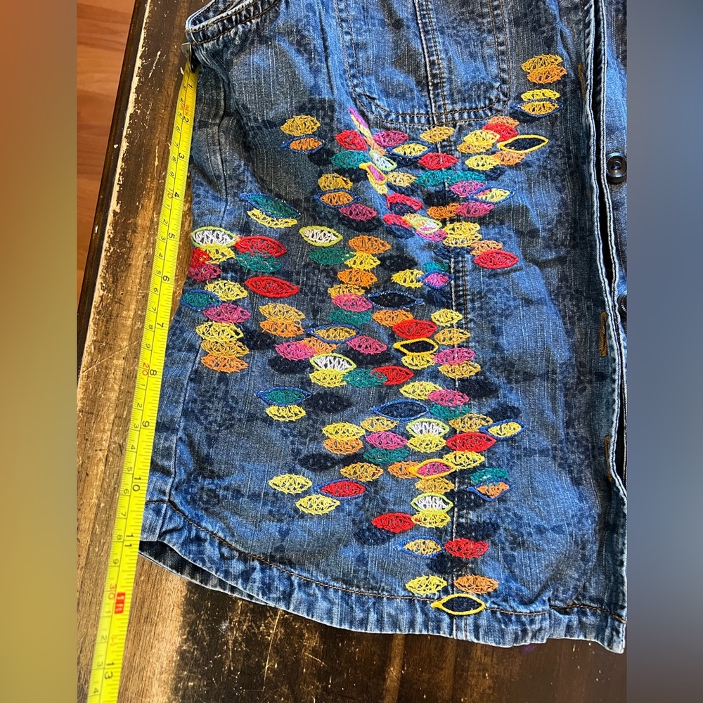 Chico’s size 2 sleeveless vest style embroidered denim top - Picture 3 of 9